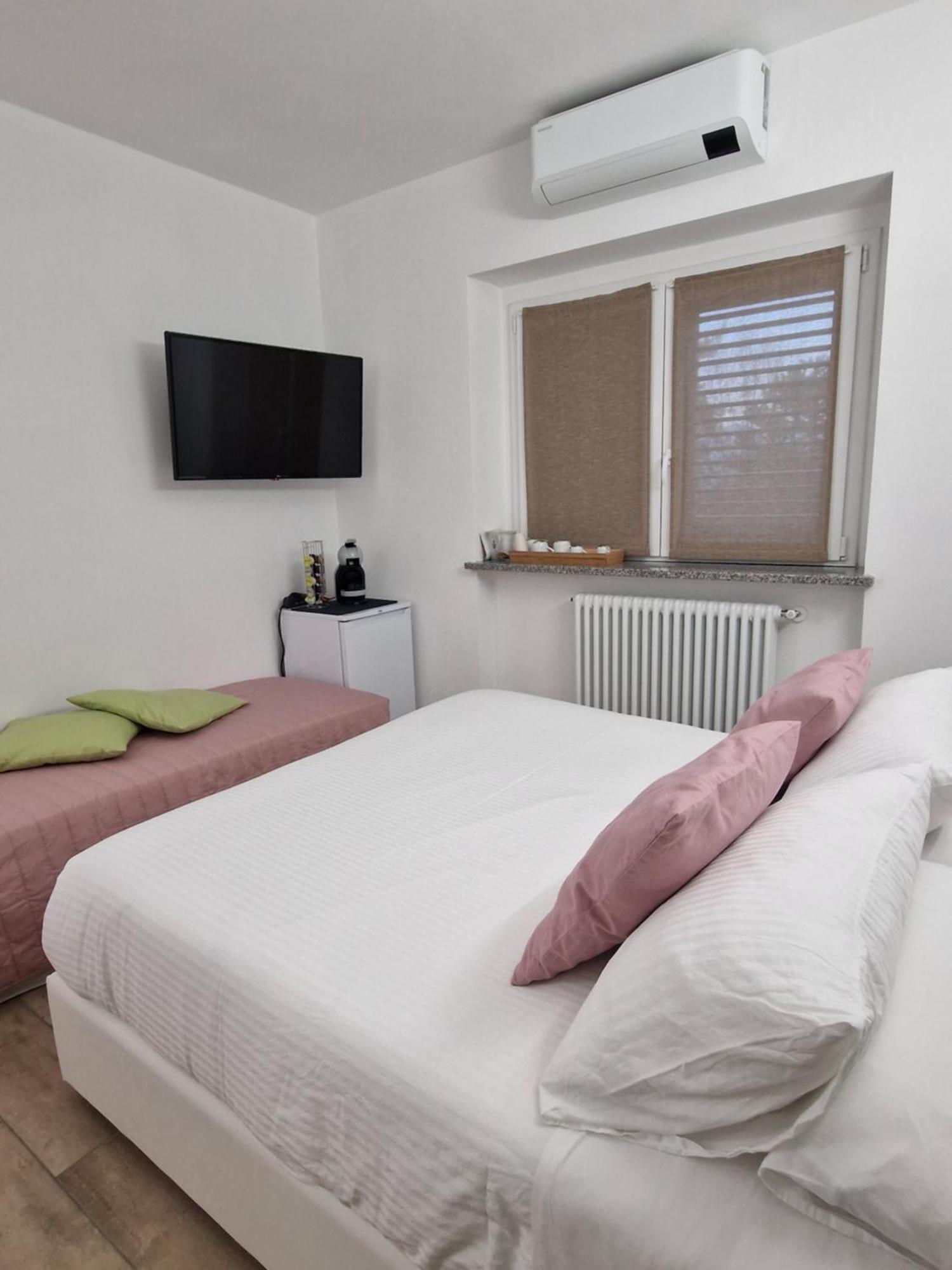 La Tana Dei Corgi Bed & Breakfast Moncrivello Room photo