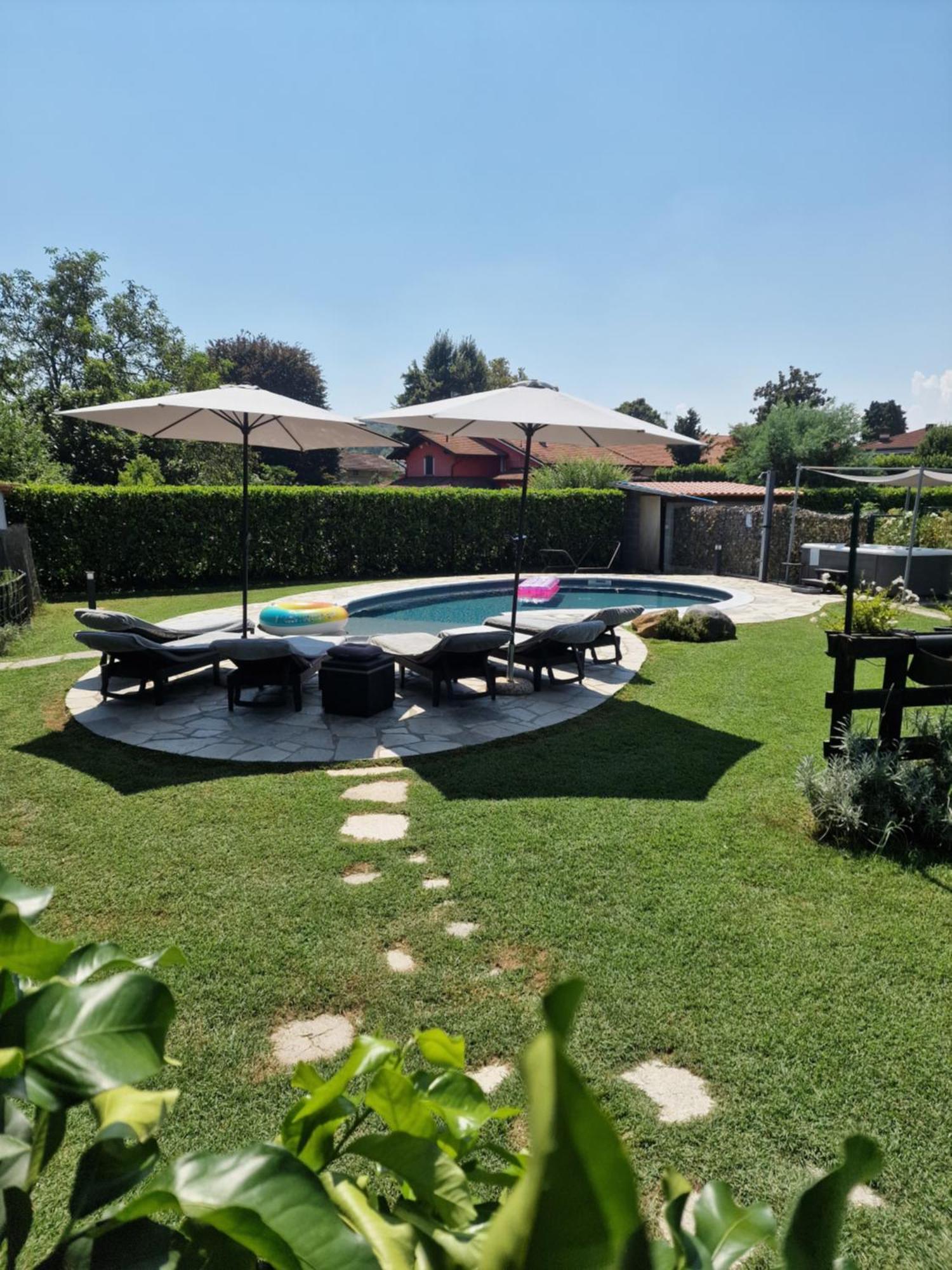 La Tana Dei Corgi Bed & Breakfast Moncrivello Exterior photo