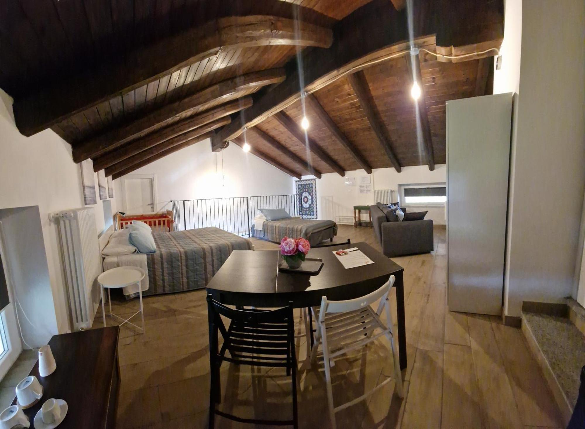 La Tana Dei Corgi Bed & Breakfast Moncrivello Exterior photo