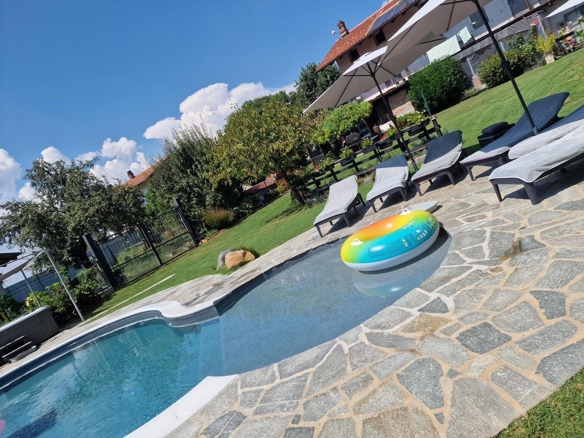 La Tana Dei Corgi Bed & Breakfast Moncrivello Exterior photo